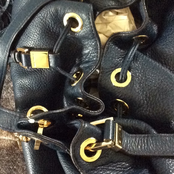 Michael kors navy blue leather pocketbook - Picture 3 of 8